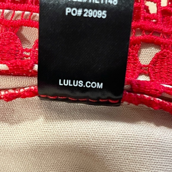 Lulu’s Rules Red Lace Bodycon Midi Dress sz M - Picture 4 of 5